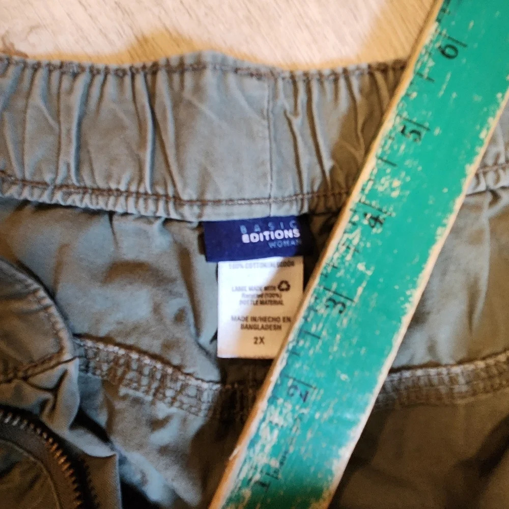 Basic Editions Women’s Shorts Size 2X Sea Green - Picture 4 of 5